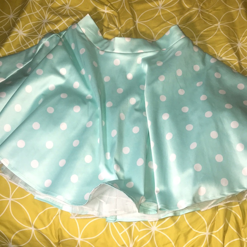 Short  Polka dotted skater skirt💎